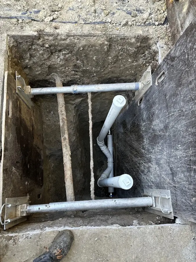 Experienced plumber completing Drain Cleaning work in Artesia